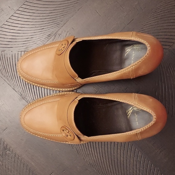 WHITE MOUNTAIN 8 Tan Heeled Slip On Leather Loafers - Picture 14 of 16